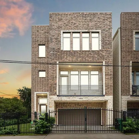 Posh Dtwn/Midtown Home W Stunning Roof-Top Terrace